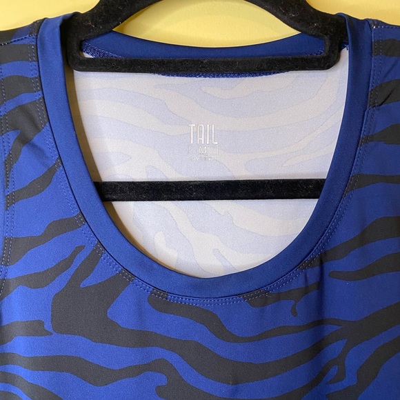 Tail Blue Zebra Print Scoop Neckline Activewear Tank Top Size Medium - Picture 2 of 7